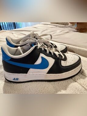 Kids Black, Blue & White Nike Air Sneakers 7Y